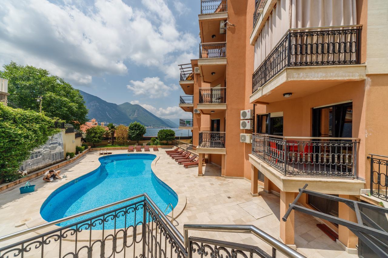 Apartments Coral Kotor Exterior photo