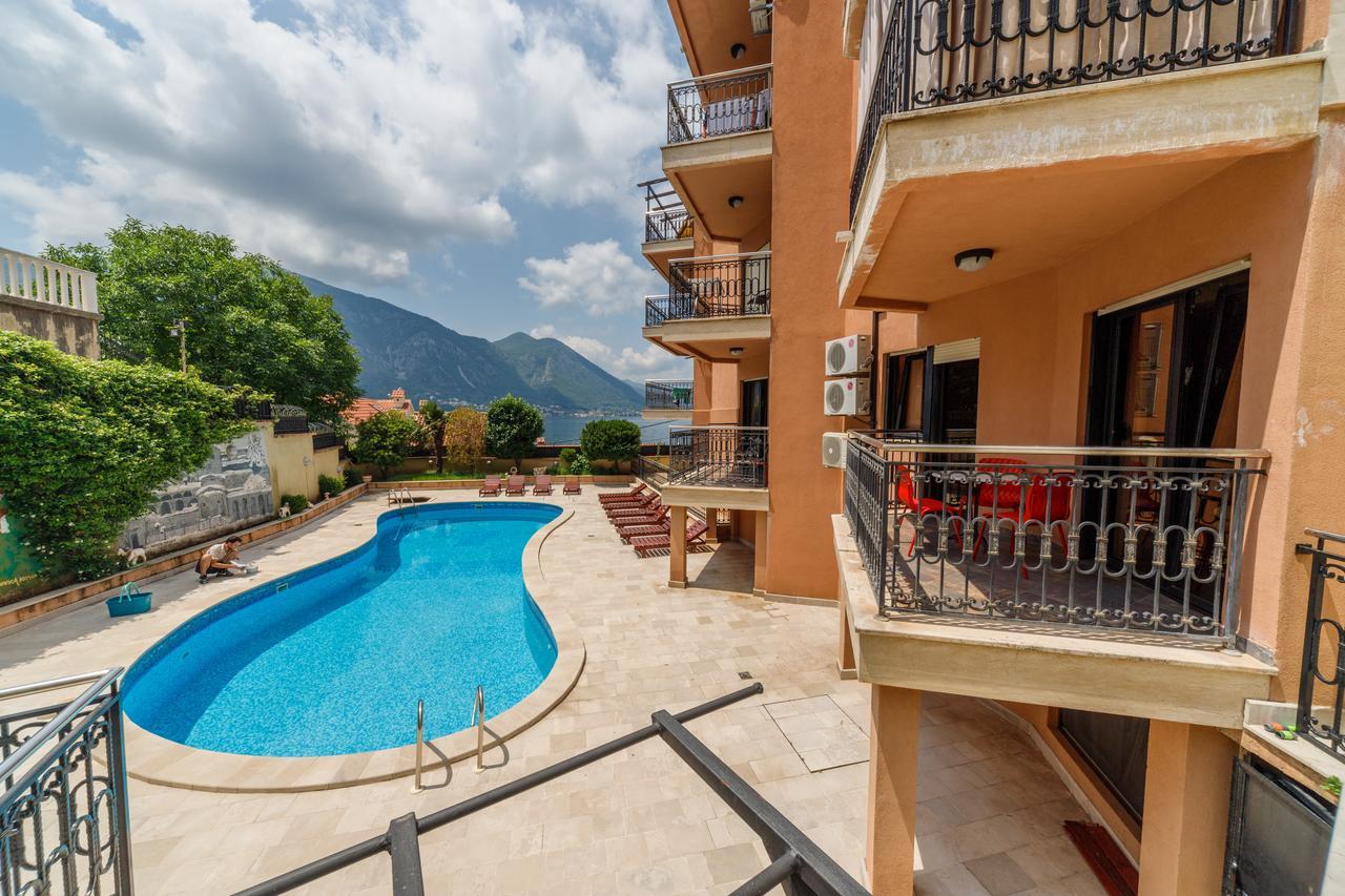 Apartments Coral Kotor Exterior photo